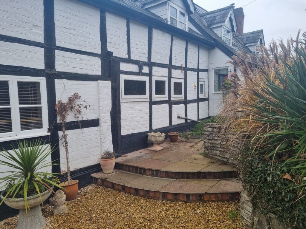 This project included the installation of a sleek and stylish Smarts Visofold 1000 Slimline bifold door, which opens up the home to incredible views of the surrounding countryside.