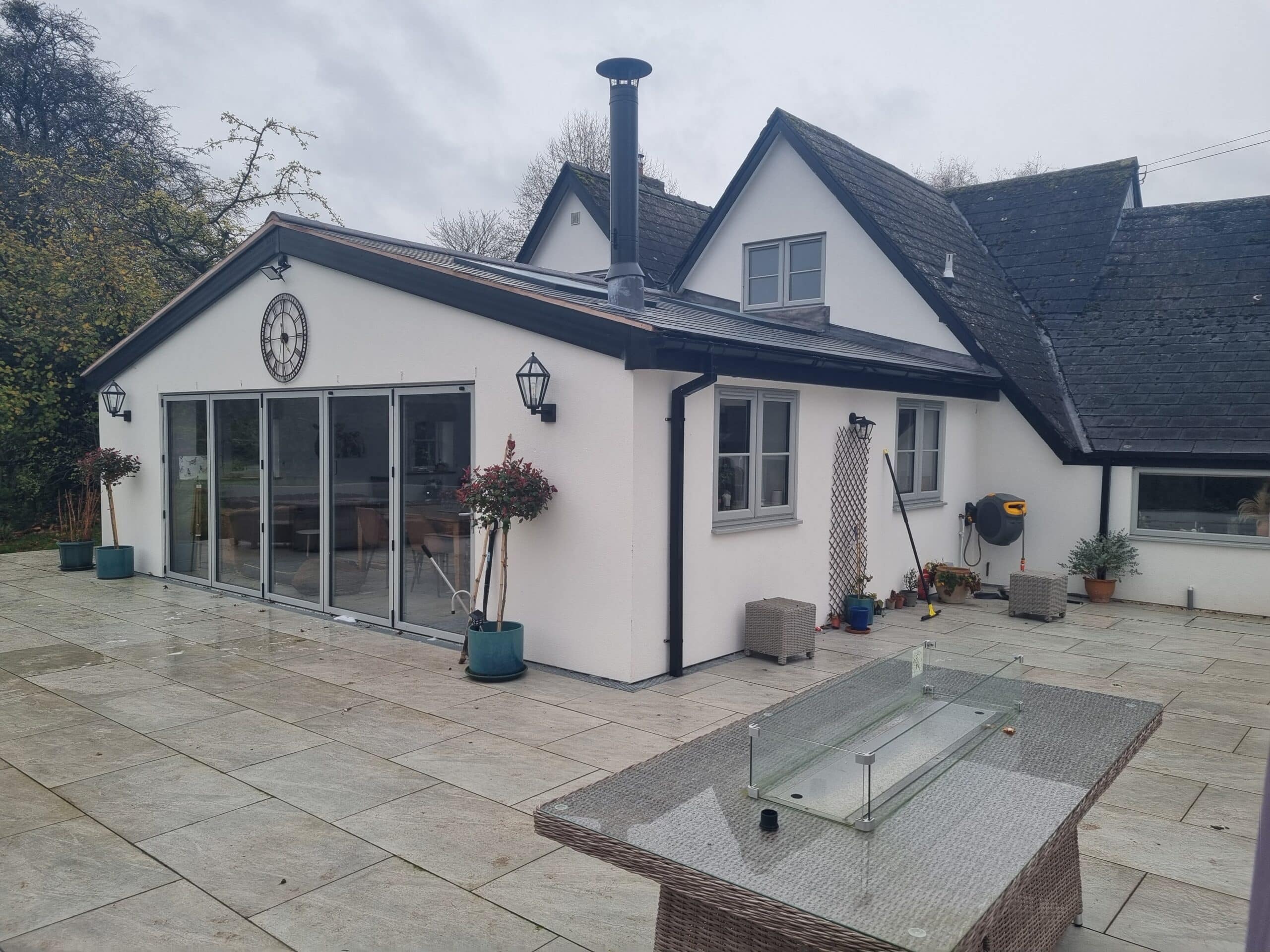 This project included the installation of a sleek and stylish Smarts Visofold 1000 Slimline bifold door, which opens up the home to incredible views of the surrounding countryside.