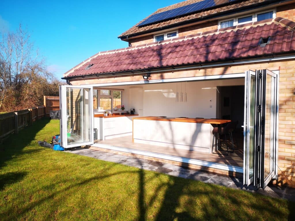 Recently, we had the pleasure of servicing a beautiful 6-panel bi-fold door in Cheltenham, and the result speaks for itself—flawless operation and a stunning finish.