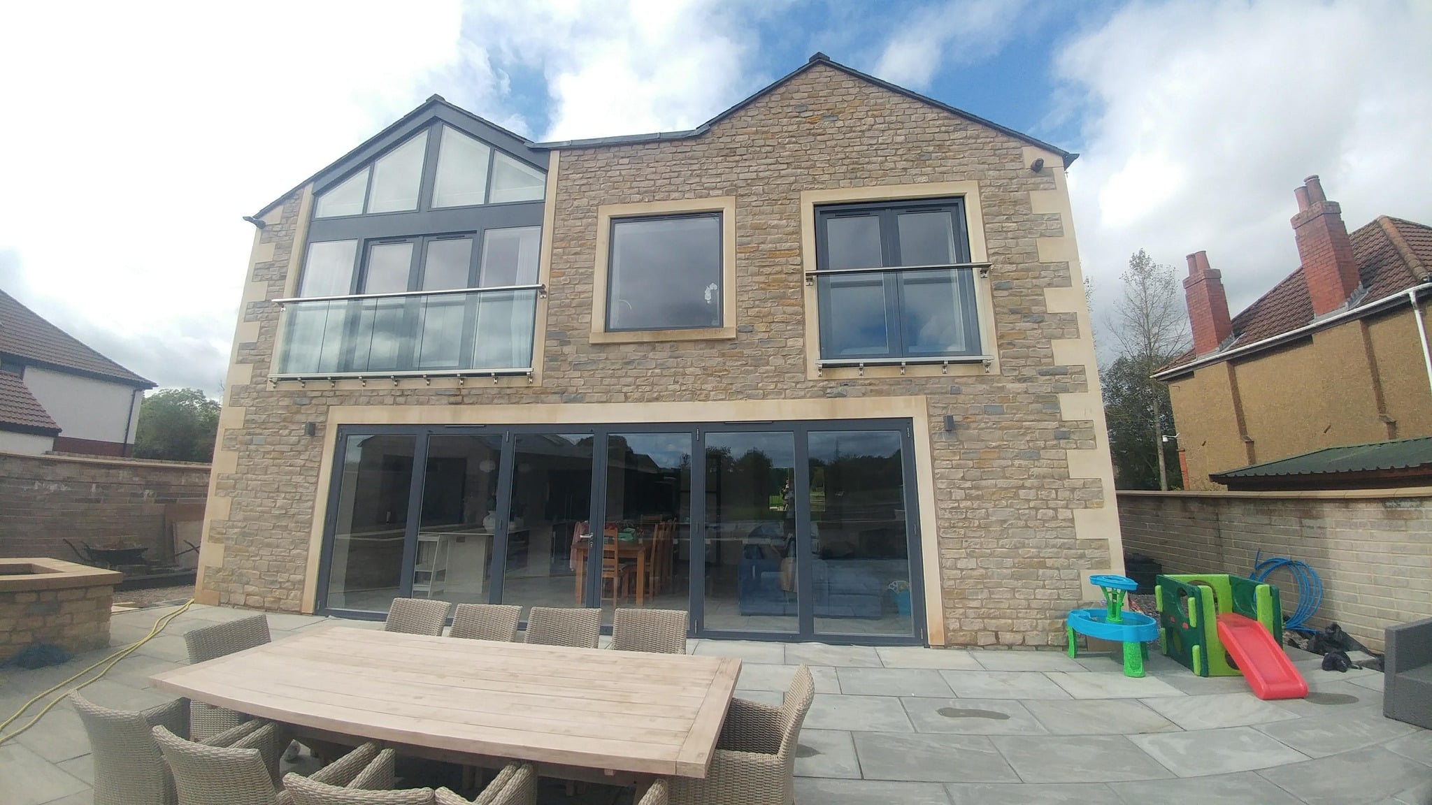 Recently, we worked on a 6-panel Origin bi-fold door in Bristol, delivering a comprehensive overhaul to restore its functionality and appearance.