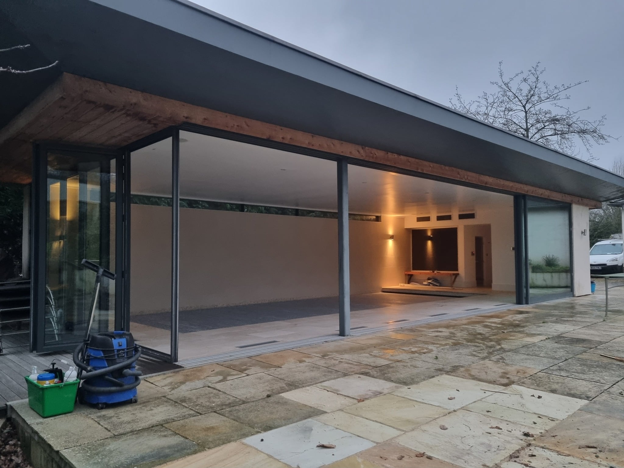 Recently, we tackled a project in Oxford, where the impressive sliding doors to a pool house had developed operational issues due to a dropped head, resulting in jamming and difficult use.