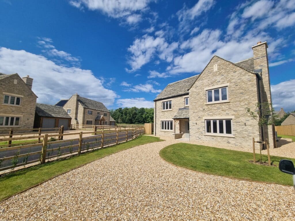 Installing 13 Residence 9, timber welded windows, 2 sleek Cortizo Bi-folding doors, 1 Liniar French Door with a glass balustrade, and 2 luxurious Endurance Composite front doors in each of these 4 properties in a secluded, high-end private estate in beautiful Oxfordshire.