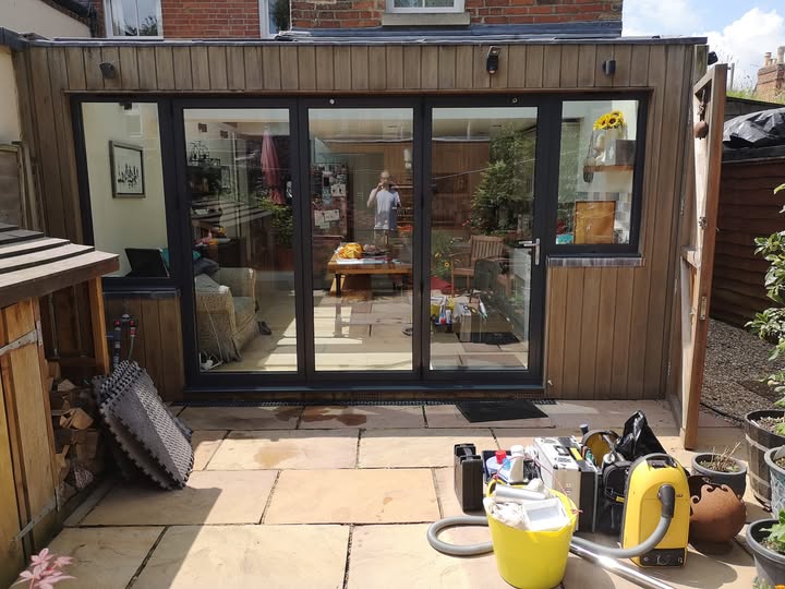 Our latest project in Worcester saw us tackle a charming 3-panel aluminium bi-fold door in a beautifully designed timber-clad extension.