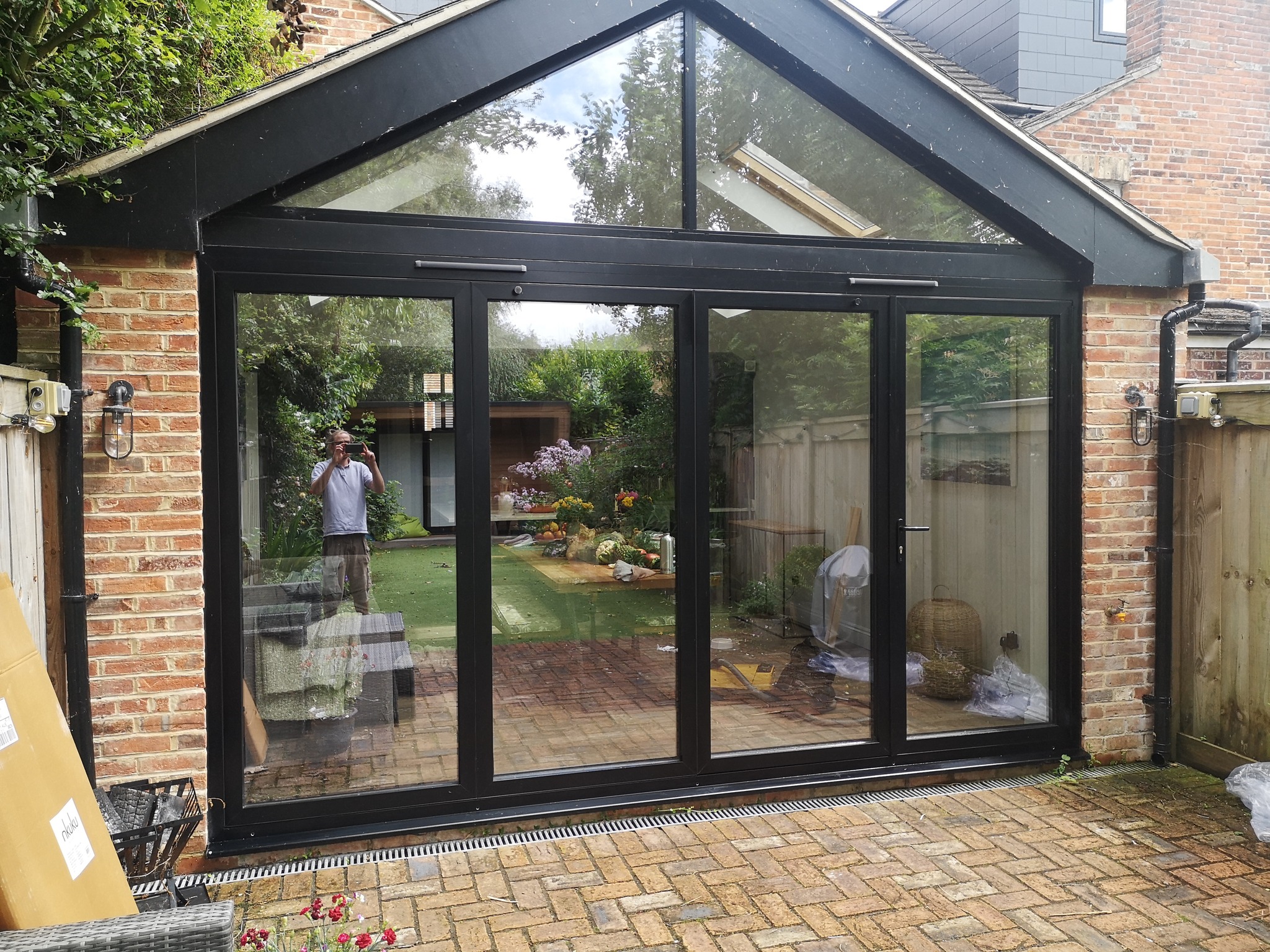 At Doorveloper, customer satisfaction is at the heart of everything we do. We’re not just committed to providing high-quality aluminium bi-fold door repairs—we also prioritise creating a comfortable and positive experience for every customer.