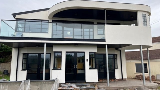 Our recent project took us to a modern Art Deco property on the seafront in Weston-super-Mare, where the homeowner was experiencing water ingress through their bifold door.